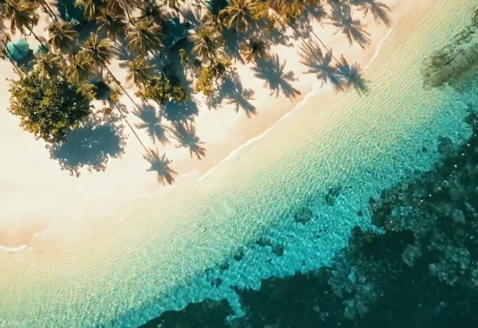 Boracay Island Hopping Tour with Lunch & Snorkeling